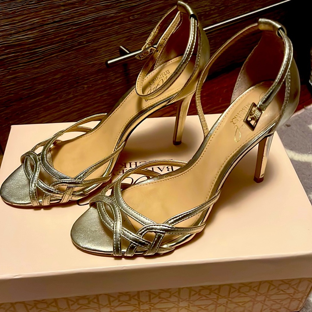 Jewel Badgley Mischka Stilettos / Gold Metallic / size 6.5 / EUC